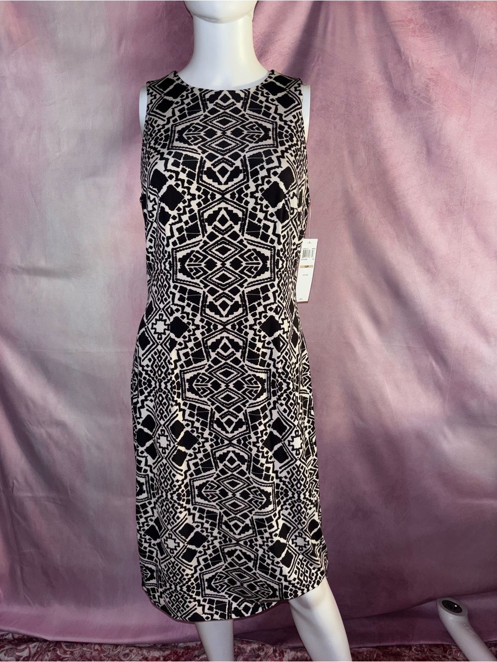 London Style Black & White Geometric Sleeveless Shift Dress